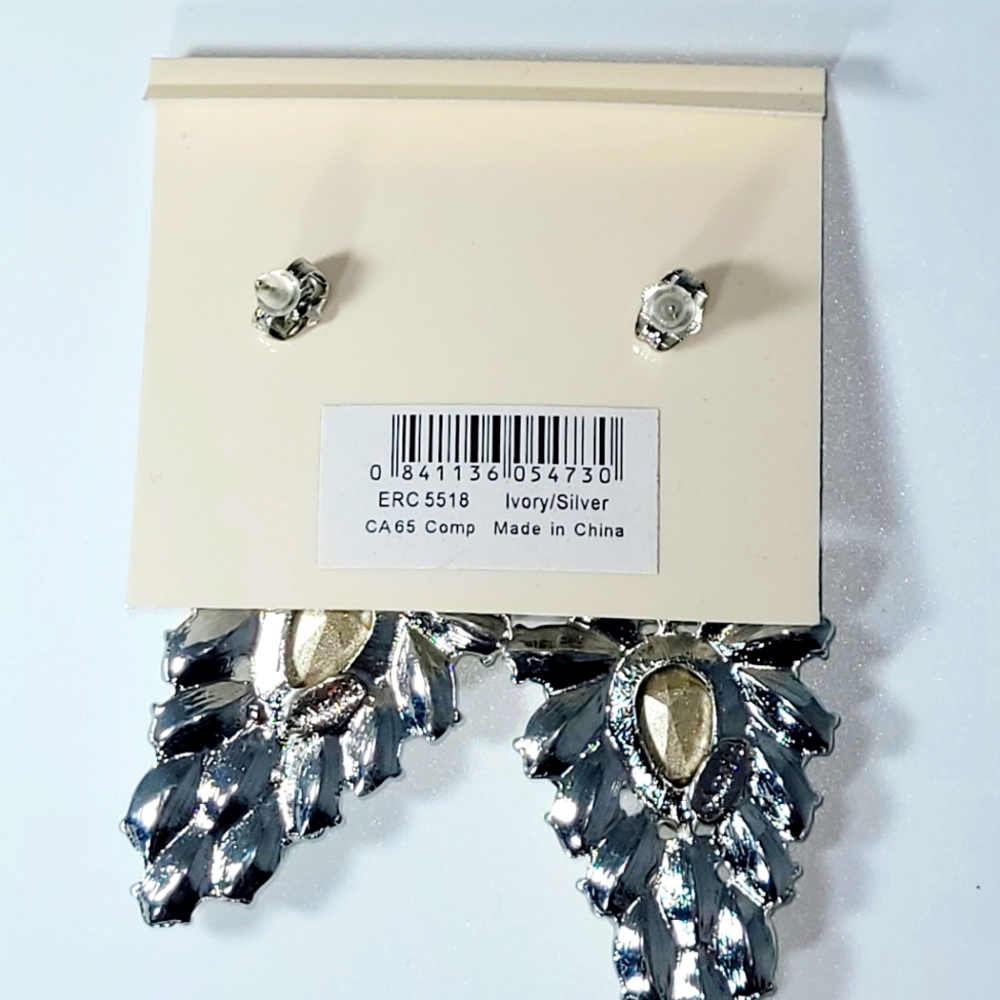 🎁 NWT-AMRITA SINGH-White Closter Cyrstal Formal Dangle Earrings - Picture 6 of 6